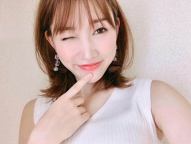 腮红膏哪个好用又持久不掉色，腮红膏它的优点是与肌肤更贴合