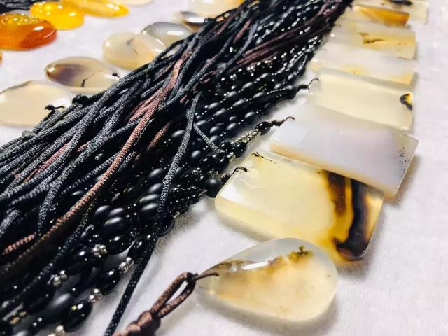 西双版纳江边夜市，西双版纳最火爆的夜市（到西双版纳一定要知道的五件事）