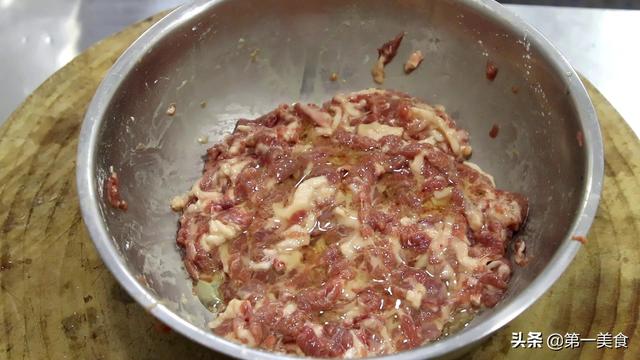 炒孜然羊肉的家常做法，孜然羊肉怎么做最好吃又嫩不油炸（这道孜然炒羊肉做法简单）