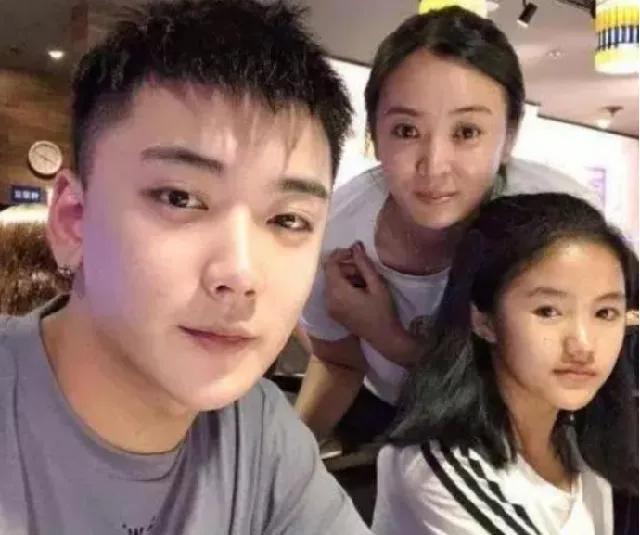 变形计王红林现在是网红吗，农村娃高占喜受城市爸妈资助