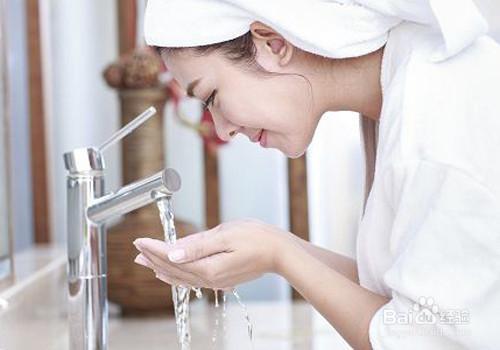丝塔芙洗面奶适合哪种肤质，什么洗面奶温和不刺激皮肤