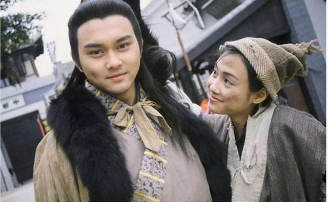 金庸和古龙所代表的江湖，看看金庸与古龙心目中的江湖是什么样子的