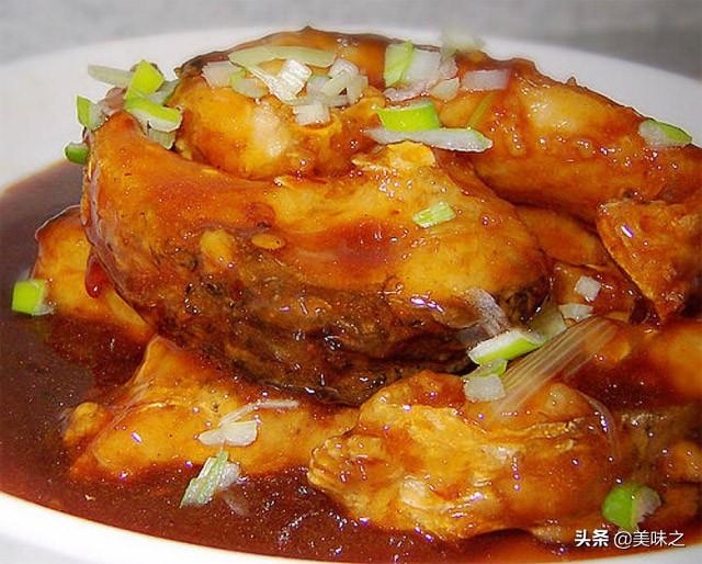 糖醋鱼的家常做法，怎样做糖醋鱼又简便又美味（大厨教你糖醋鱼的家常做法）