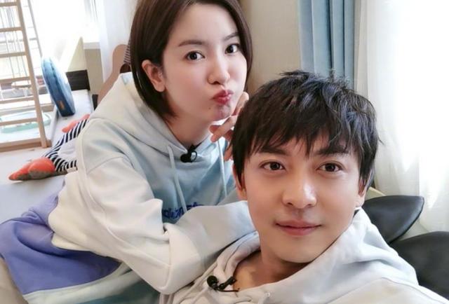 李佳航李晟微博公开恋情，网曝李晟李佳航正式离婚