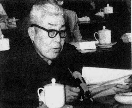 50年郑洞国去中南海赴宴，50年郑洞国去中南海赴宴