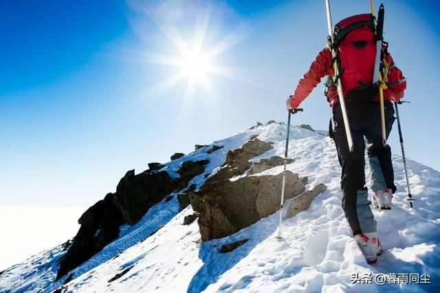 高帮轻便登山靴，如何选择最佳徒步鞋以及保养要点