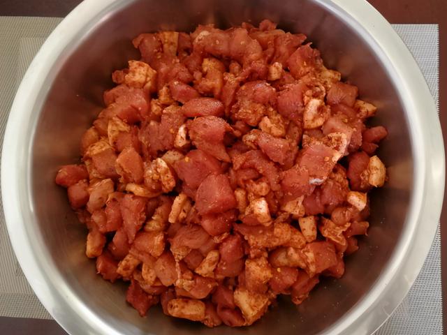 四川腊肠的做法，四川腊肠配料秘方（四川腊肠的做法）