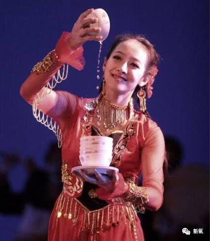 宋茜从31岁秒变回18岁少女，11岁北漂20岁闯韩32岁的宋茜扑倒小奶狗