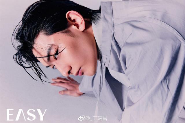 王瑞昌在双世宠妃的吻戏，双世宠妃大王爷新剧来袭