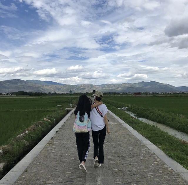 馬伊琍帶女兒旅行，和女兒相處像朋友，倆女兒戴口罩能看出顏值高 娛樂八卦吃瓜 第3张