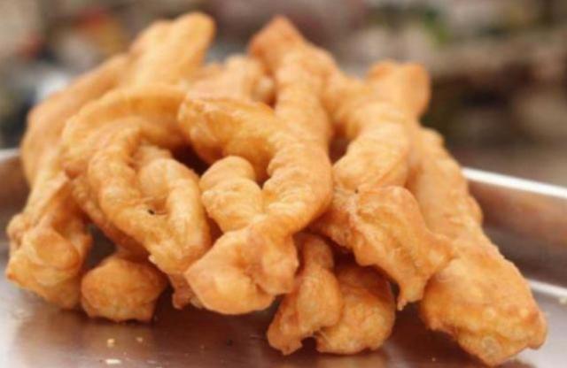 油条怎么样才能炸又酥又脆，用泡打粉和小苏打都不对