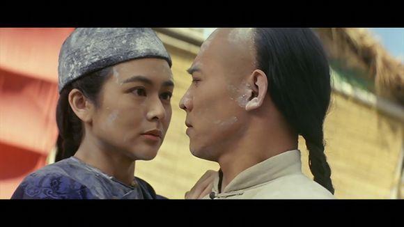 李连杰现在在哪里，功夫巨星李连杰现在哪里生活（与杨紫琼亲密合影感情好）