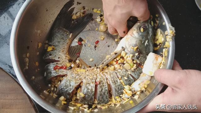 家常焖鱼最简单做法，鹏厨教你做酱焖鱼