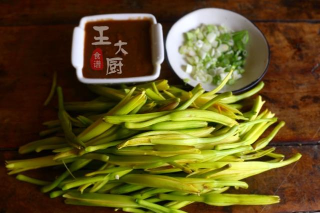 老北京干黄酱的做法，经典的美味黄花酱