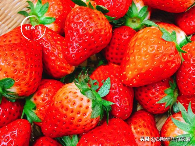 草莓用小苏打洗还是盐，洗草莓为什么要用盐水