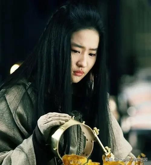 劉亦菲性感鎖骨、直角肩搶鏡，辦公做3步，終結烏龜脖解鎖好體態 健身減肥達人 第7张
