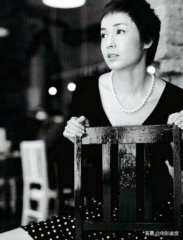 蒋雯丽年轻时的颜值，出道后惊艳了30年