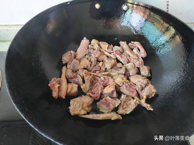 鸽子汤怎么炖最营养，鸽子怎么炖汤最有营养（炖鸽子汤需要焯水吗）