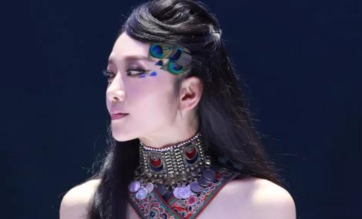 杨丽萍为什么总戴帽子，杨丽萍为什么戴帽子十年