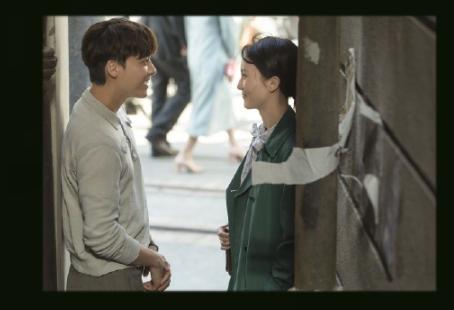 隐秘而伟大金晨和李易峰亲密戏，“下巴蹭脑门”不甜蜜