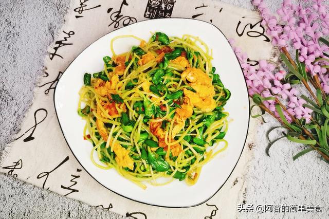 熟豆芽炒鸡蛋做法，以前在农家庄吃过一次