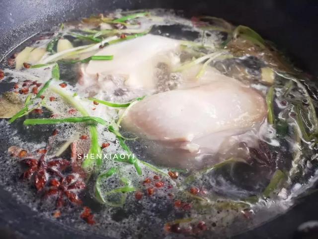 南京盐水鸭怎么吃，正宗南京盐水鸭的吃法（大叔家的南京食谱：盐水鸭腿）