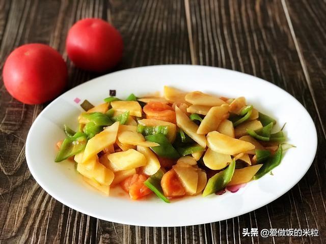 尖椒土豆片儿怎么炒的，家常的做法饭店的味道