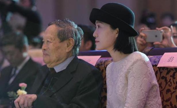 杨振宁多少岁和翁帆结婚，28岁翁帆和82岁杨振宁