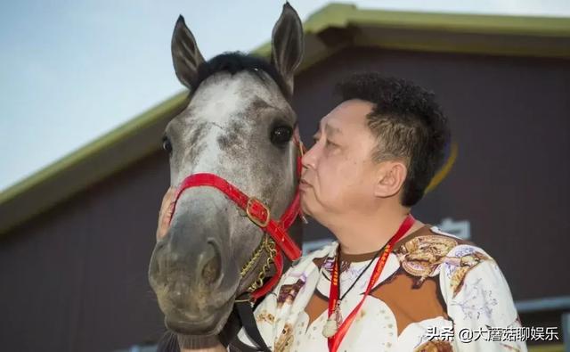 吴京和张国立演的电视剧有哪些，这部《风华正茂的我们》不简单