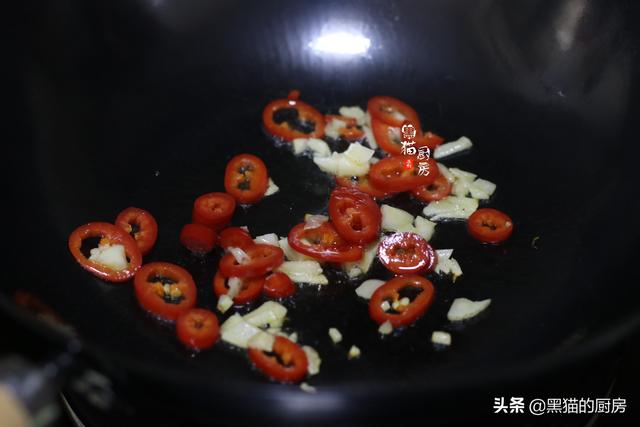 丝瓜怎么炒最好吃，炒丝瓜最正确的做法（保证丝瓜鲜嫩入味不出水）