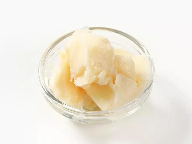 猪油羊油牛油哪个最好，猪油的饱和脂肪比牛油和羊油少