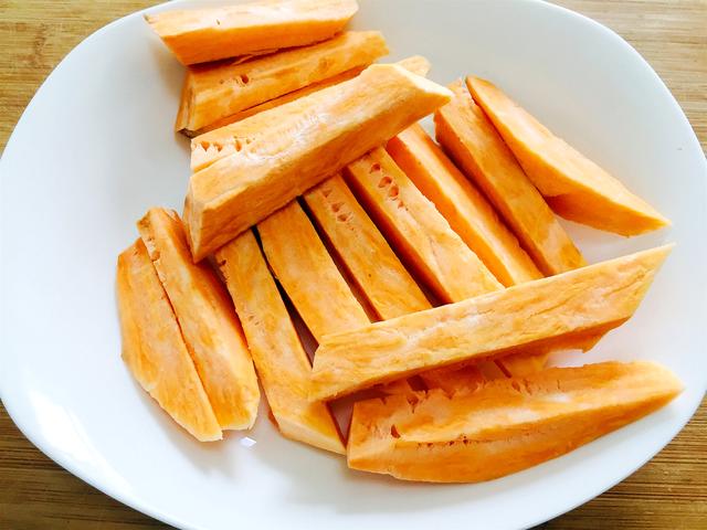 甘梅地瓜条的做法，甘梅地瓜条半成品做法（“离谱的食物搭配”）