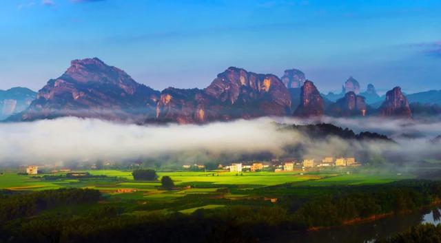 丹霞山海拔多少米，丹霞山重要景点有哪些（广东韶关丹霞山进入观云海最佳时期）