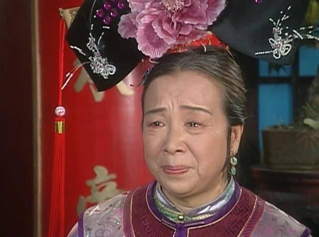 容嬷嬷李明启罕见近况曝光，86岁“容嬷嬷”李明启逛菜市场