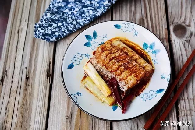 红烧带鱼的家常做法，红烧带鱼家常做法（红烧带鱼的做法）