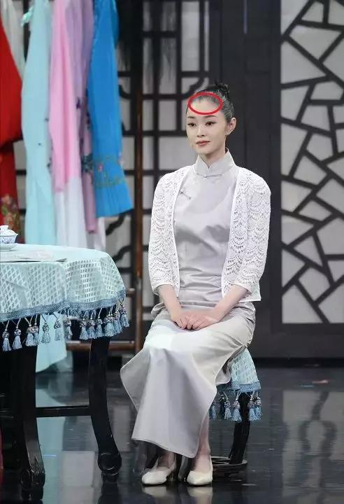 如何降低发际线，如何自然降低发际线（让你改头换面）