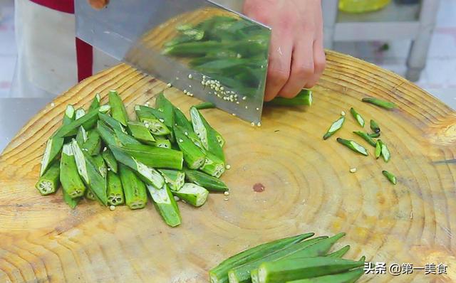 秋葵炒肉的做法，家常小菜谱秋葵炒肉（怎么做出地道地秋葵小炒肉）