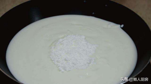 把酸奶包入面團，瞬間變網紅美食，用手撕著吃，還能拉絲 熱愛美食 第3张