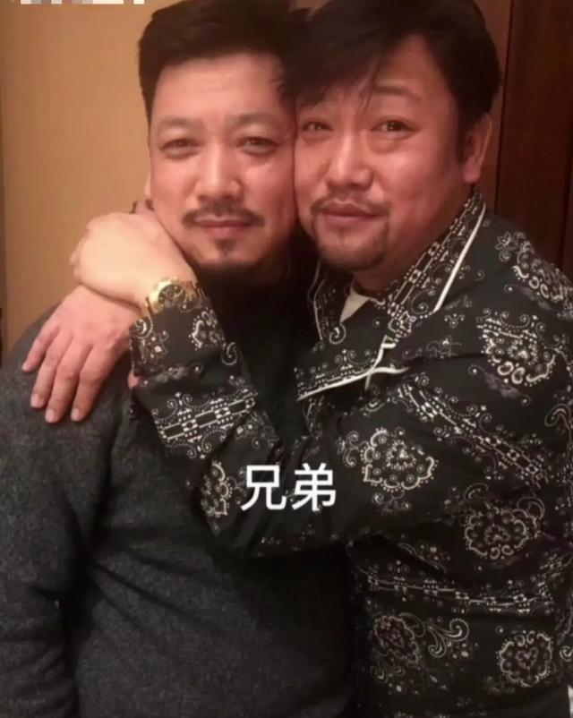 演员贾冰简介，《狂飙》演黑老大却爆火