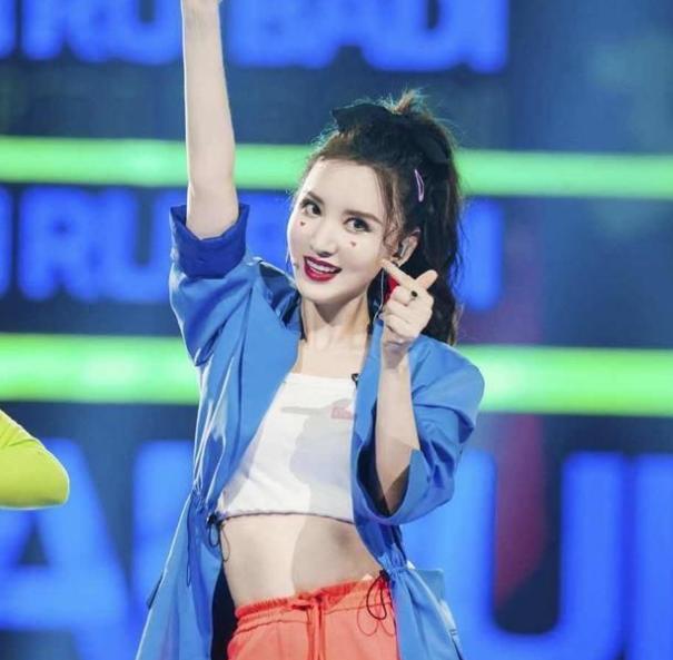 老爸老妈兄弟姐妹，张萌颜值巅峰图