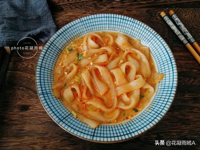 街边美食小吃宽粉做法，全靠料汁衬托