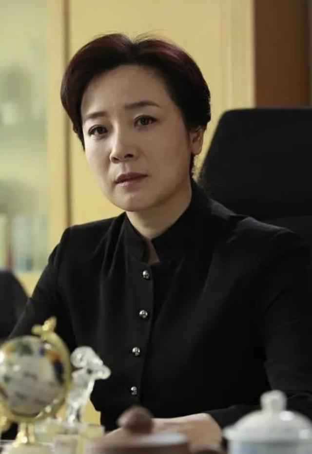 陈小艺老公刘惠宁，52岁陈小艺婚后绯闻（丈夫坐轮椅她却多次牵手小鲜肉）