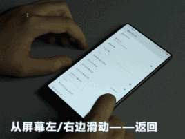 手机拍照比心手势，演员刘涛社媒晒自拍照