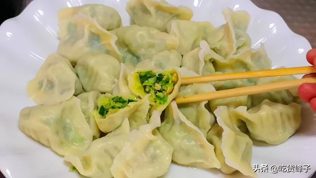 冻饺子煮多长时间，煮冻饺子时最忌水开下锅（冻饺子煮多长时间为宜）