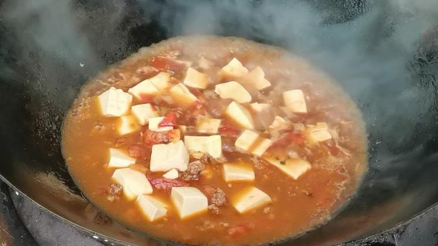 西红柿炒豆腐的制作方法，西红柿烧豆腐味道鲜香爽滑