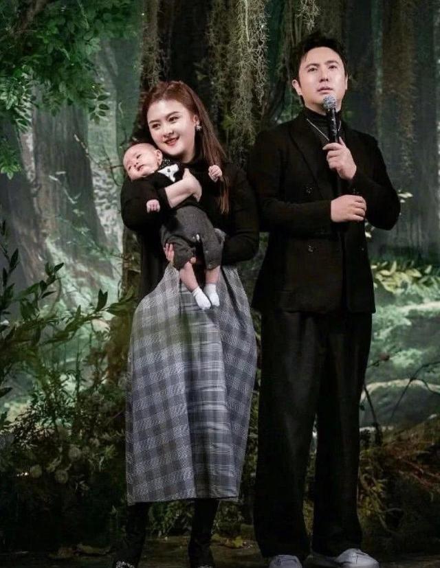 有网友说沈腾已经是35岁的年龄了，不靠颜值混娱乐圈