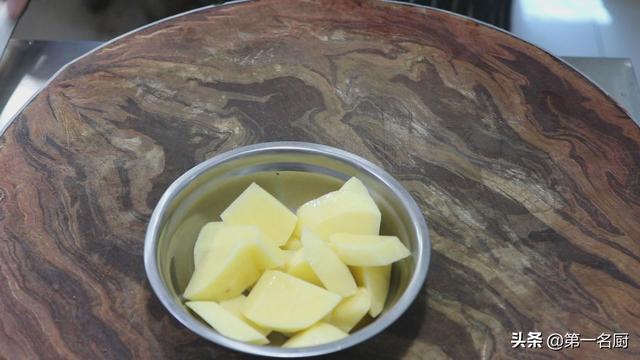 正宗大盘鸡的做法要最简单的方法，大厨教你做家常大盘鸡