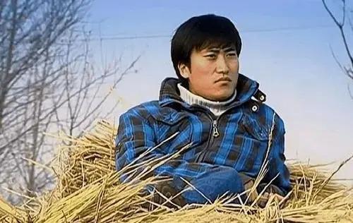 赵玉田扮演者吴云飞的老婆是谁，父亲是赵本山兄弟