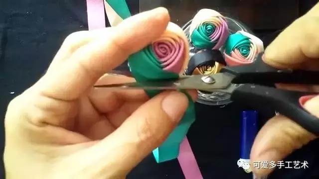 三色丝带玫瑰花朵做法大全，浪漫酷炫的三色丝带玫瑰