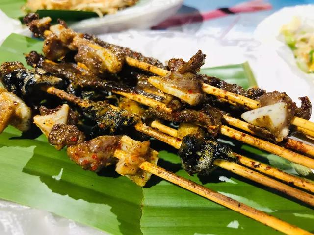 西双版纳江边夜市，西双版纳最火爆的夜市（到西双版纳一定要知道的五件事）